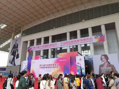 �ڶ�ʮһ���������ʷ�װ�ڿ�Ļ